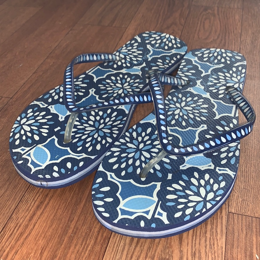 Vera Bradley Navy Blue Paisley Print Flip Flops